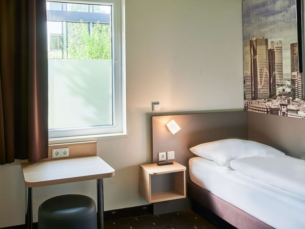Фото B&b Hotel Frankfurt West