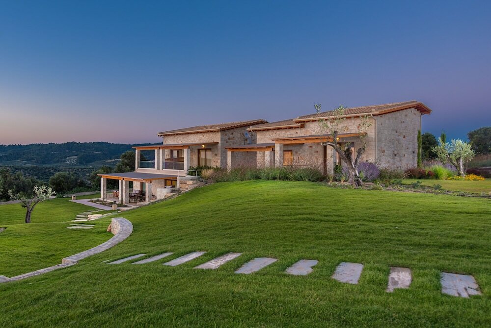 Фото Mint Retreat Suites