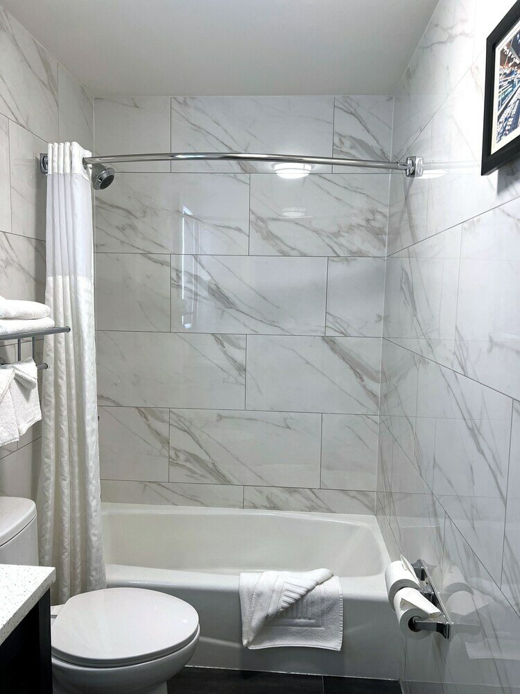 Фото Lotus Blu Inn & Suites