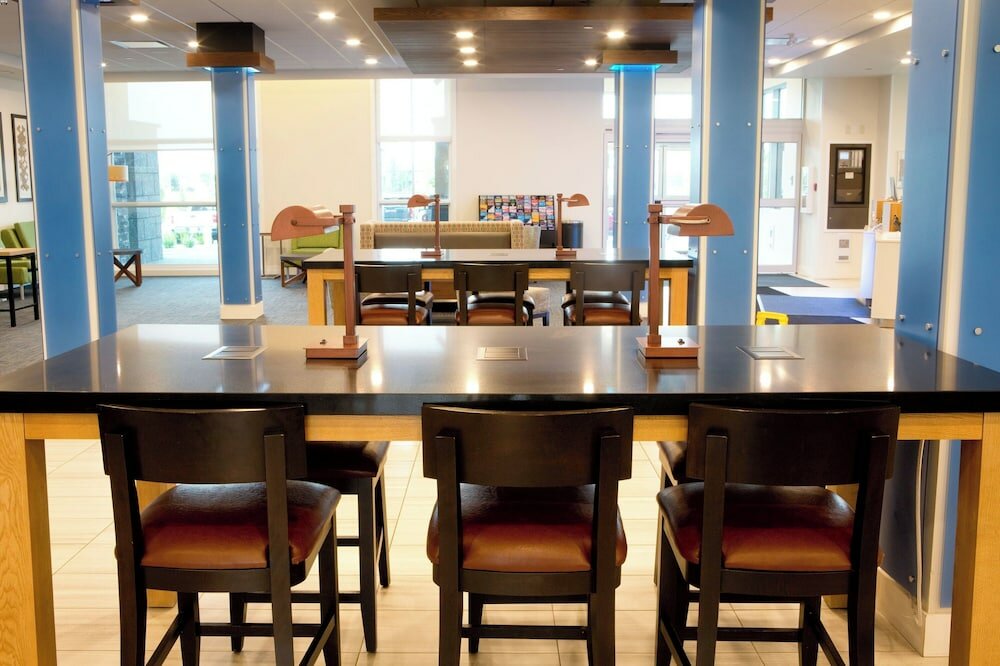 Фото Holiday Inn Express & Suites Edmonton Sw - Windermere, an Ihg Hotel