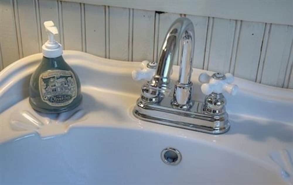 Фото Oliver Inn Bed and Breakfast