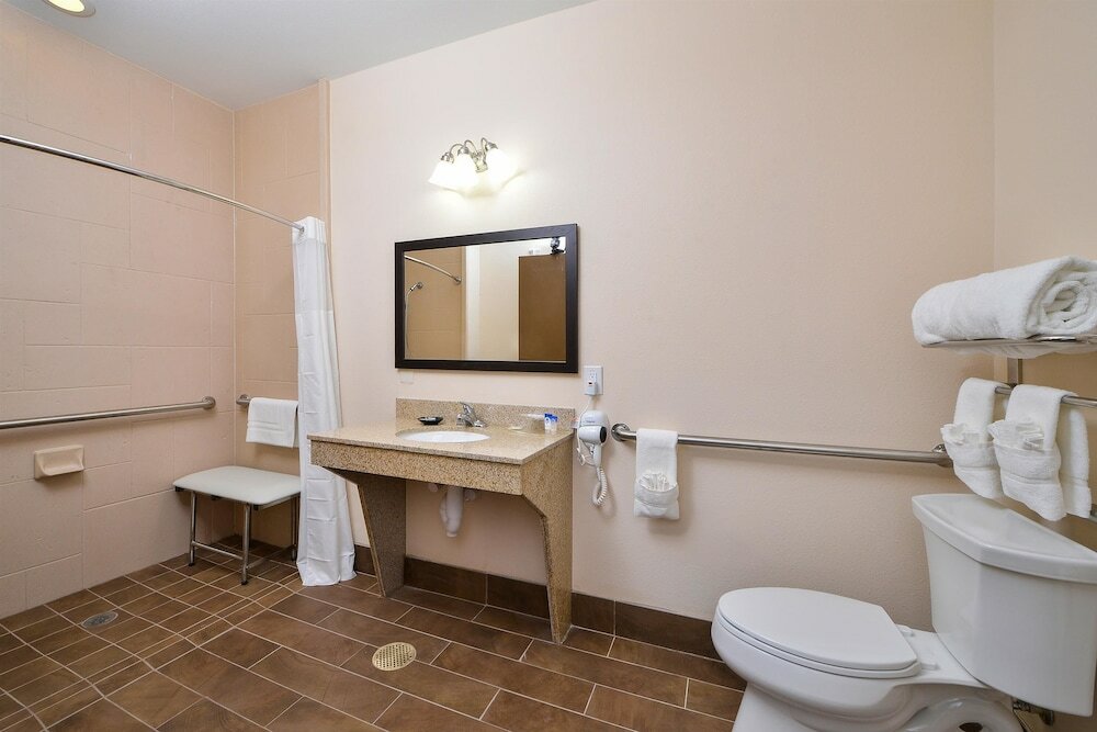 Фото Americas Best Value Inn & Suites Cuero