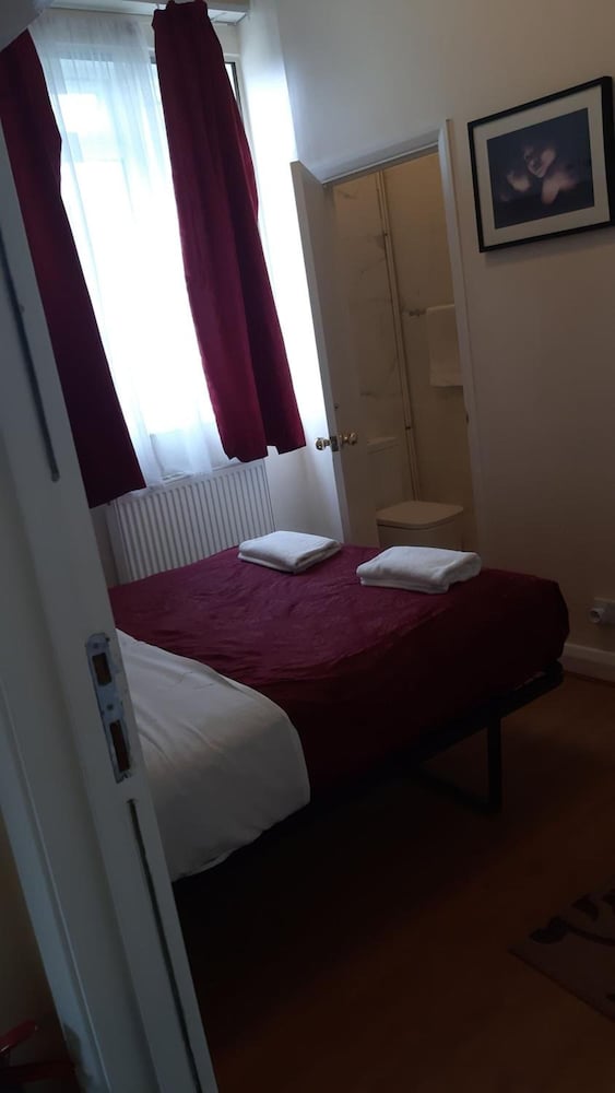 Фото Chiswick Lodge Hotel