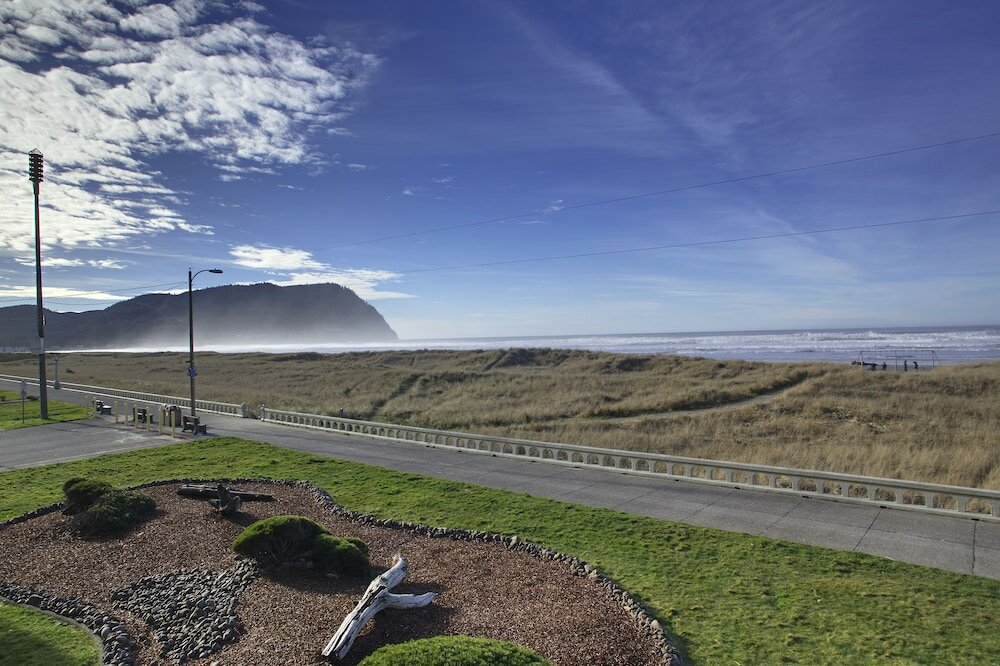 Фото Hi-Tide Oceanfront Inn