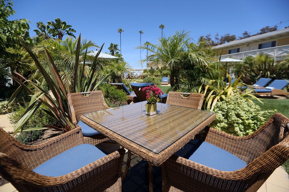 Фото The Pavilion Hotel