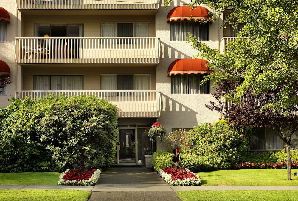 Фото Royal Scot Hotel & Suites