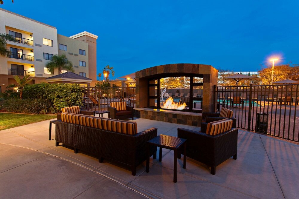 Фото Courtyard by Marriott San Diego Central