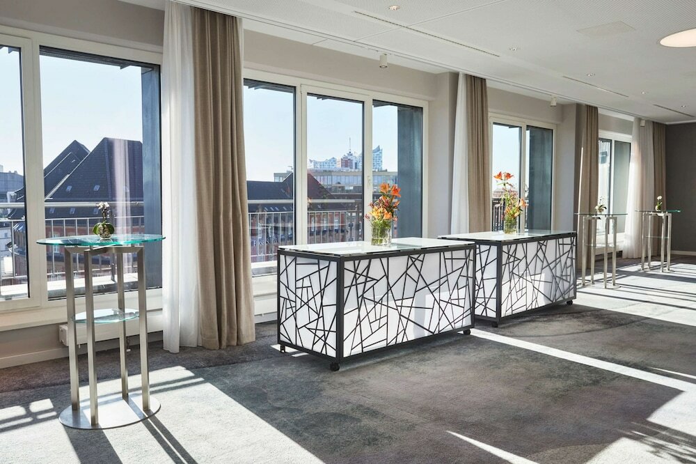 Фото Steigenberger Hotel Hamburg