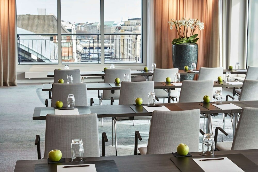 Фото Steigenberger Hotel Hamburg