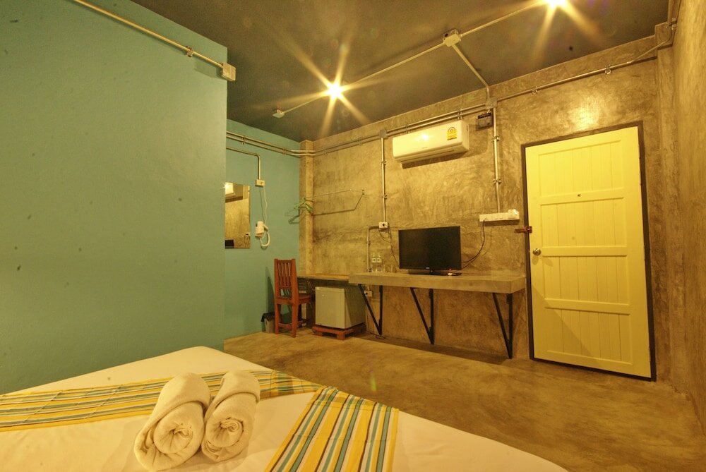 Фото Seabox Khaolak Hostel