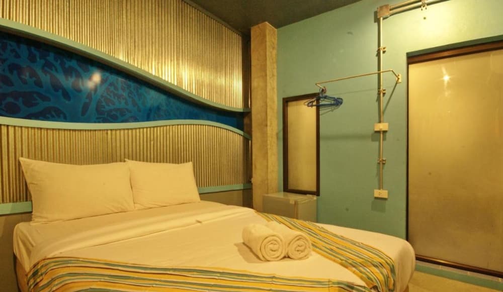 Фото Seabox Khaolak Hostel