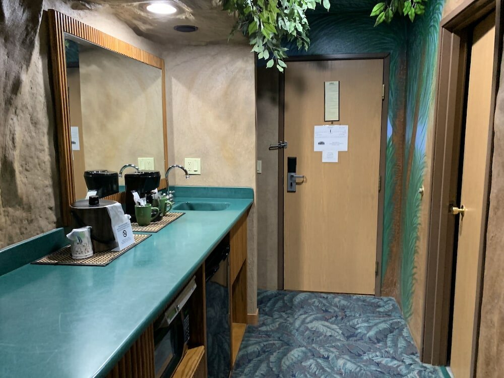 Фото Designer Inn & Suites