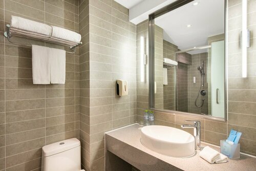 Гостиница Holiday Inn Express Haikou West Coast, an Ihg Hotel в Хайкоу