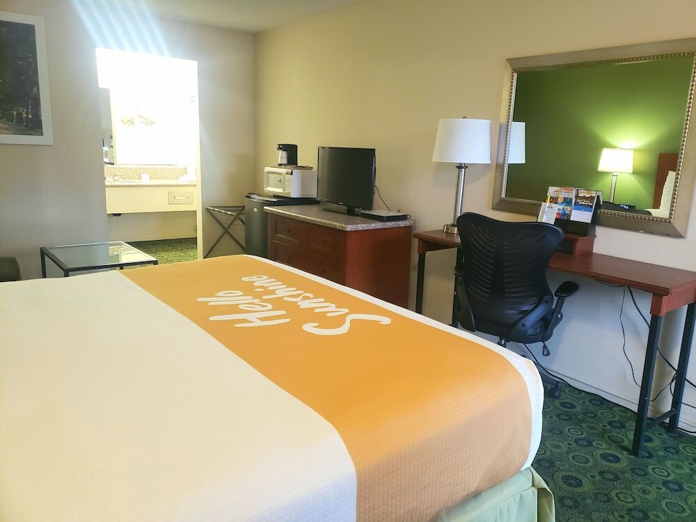 Фото Days Inn by Wyndham Westley