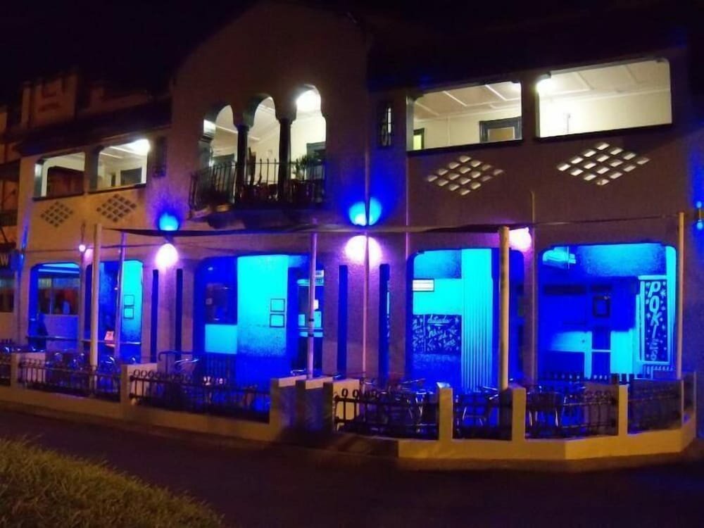 Hotel McGuire's Cbd Hotel, Mackay, photo