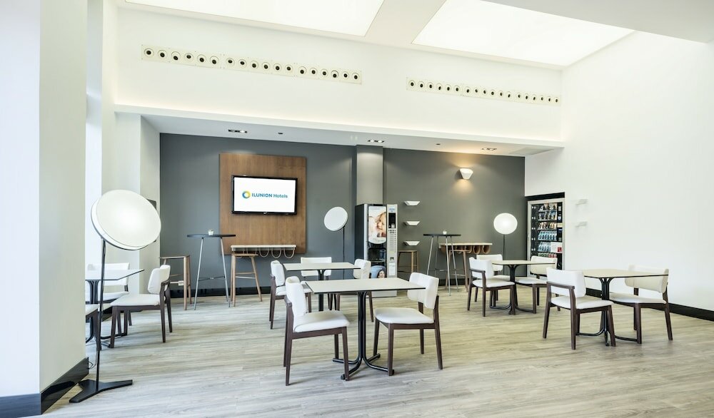 Фото Hotel Ilunion Valencia 3