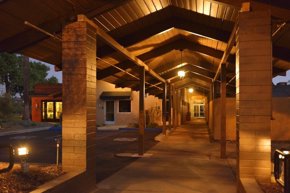 Фото Carlton Oaks Lodge, Ascend Hotel Collection