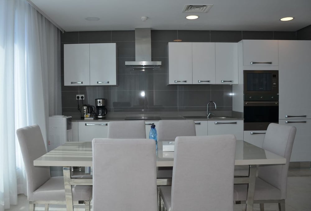 Фото The Lodge Suites