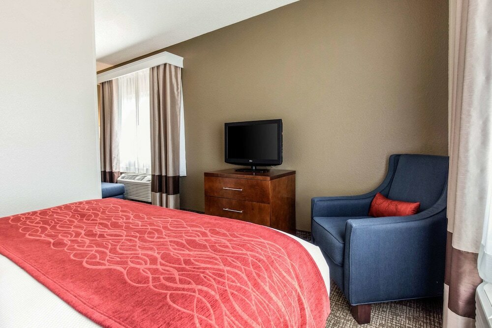 Фото Comfort Inn La Porte