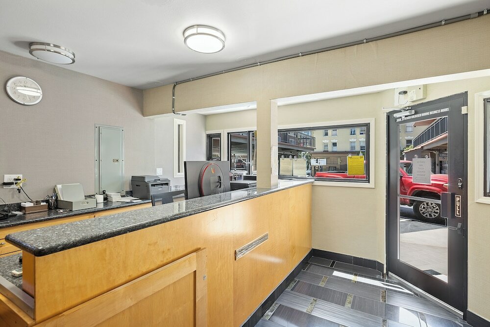 Фото Alexis Park Hotel