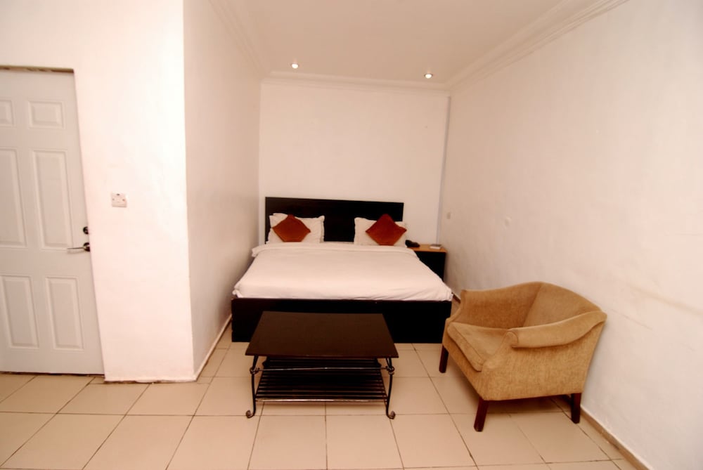 Фото Silverland Hotel and Suites