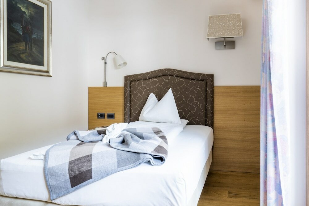 Фото Hotel Cesa Tyrol