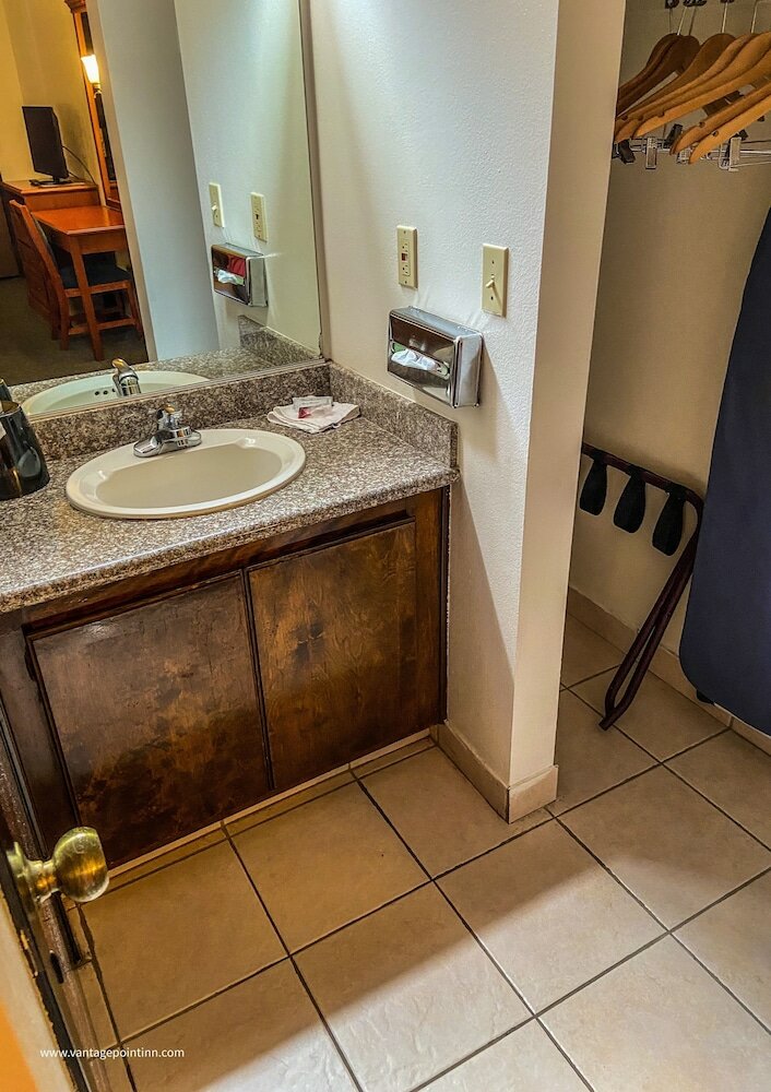 Фото Vantage Point Inn Woodland Hills