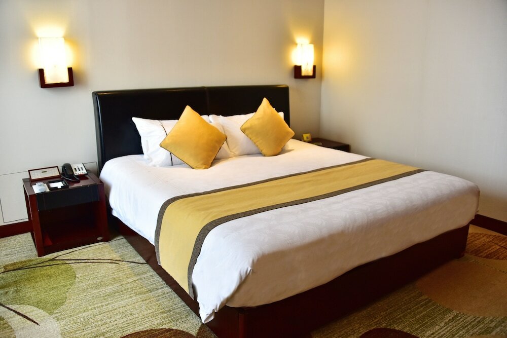 Фото Guangzhou Baiyun International Convention Center LN Dongfang Hotel