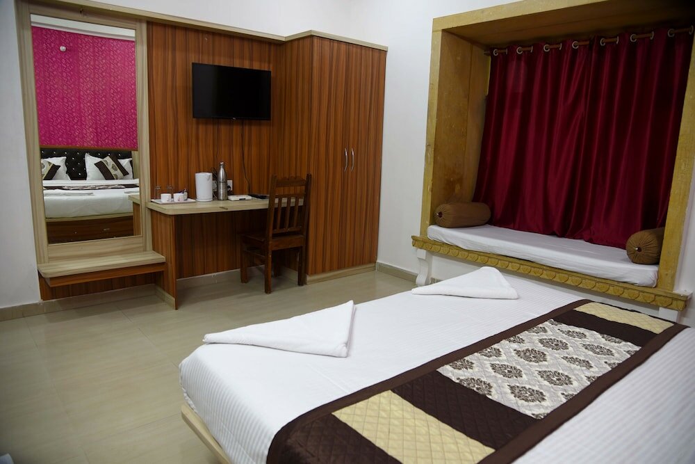 Фото Hotel Marina Mahal