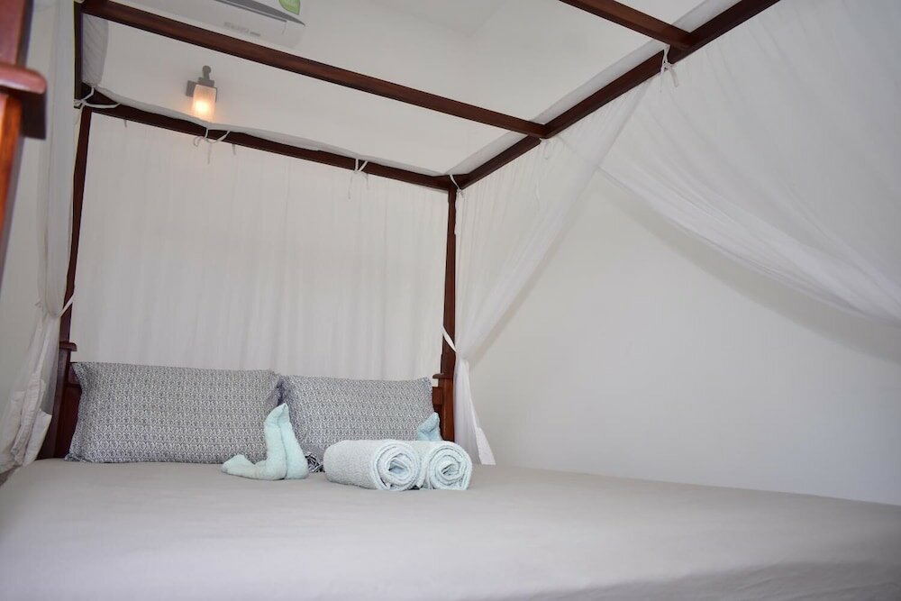 Фото Thambili cabanas