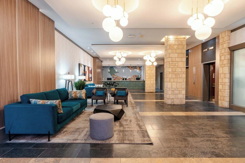 Фото Sandman Suites Vancouver-Davie Street