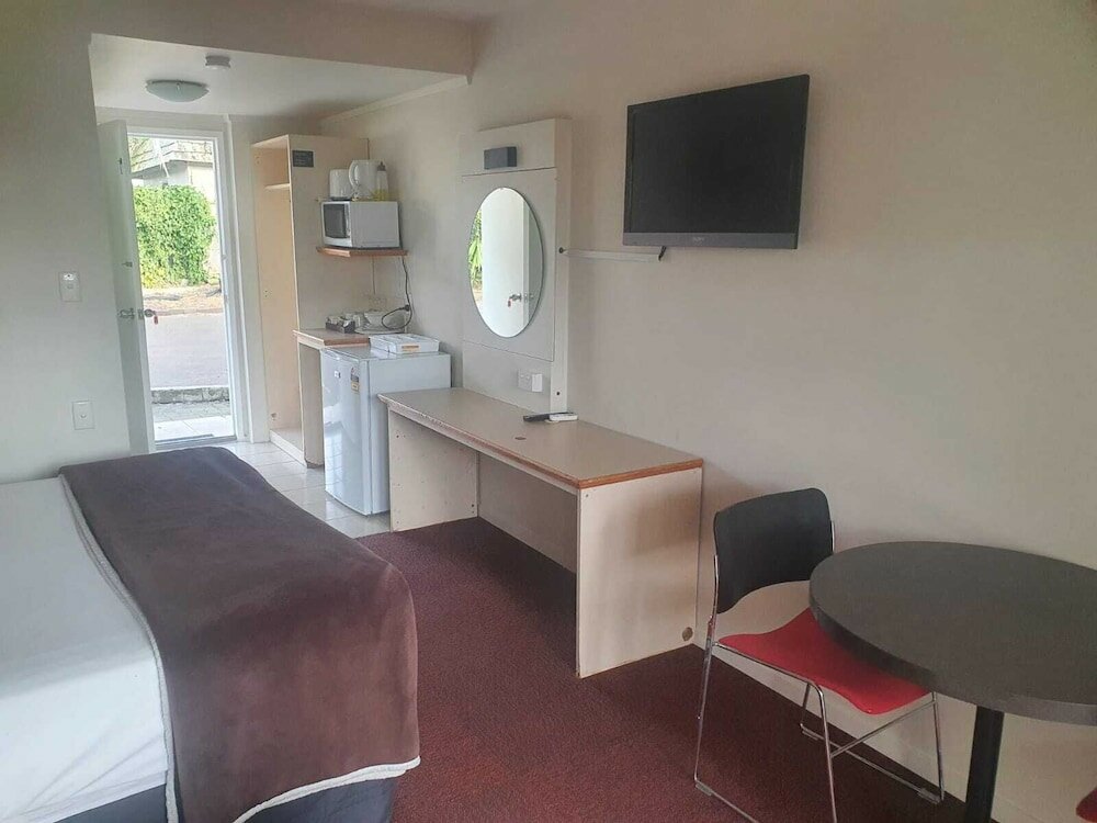 Фото Ascot Epsom Motel