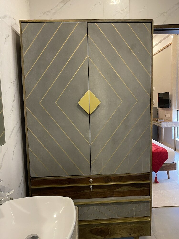 Фото Theory9 Premium Serviced Apartments Khar