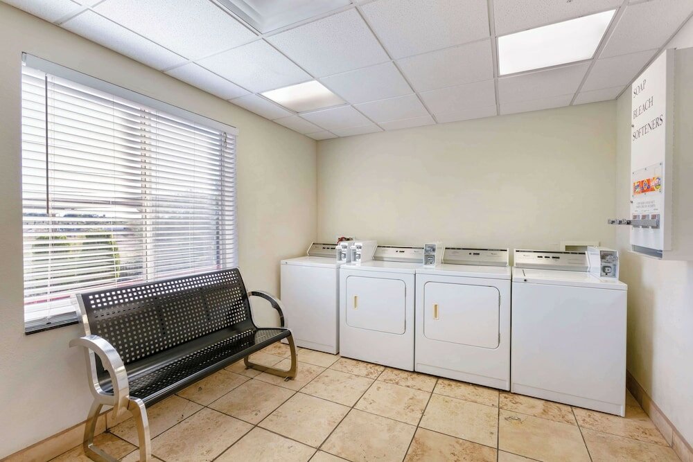 Фото Best Western Sonora Inn & Suites