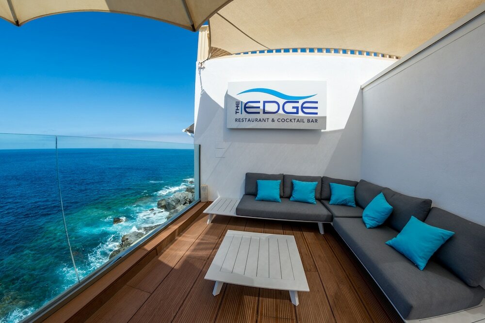 Фото Pearly Grey Ocean Club Apartments & Suites