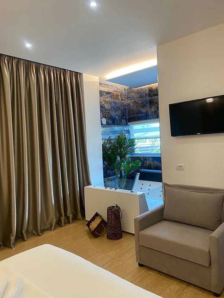 Фото Hotel Kuburi