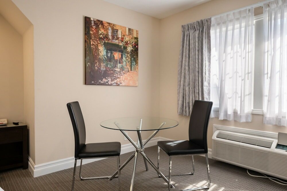 Фото Wilshire Crest Hotel