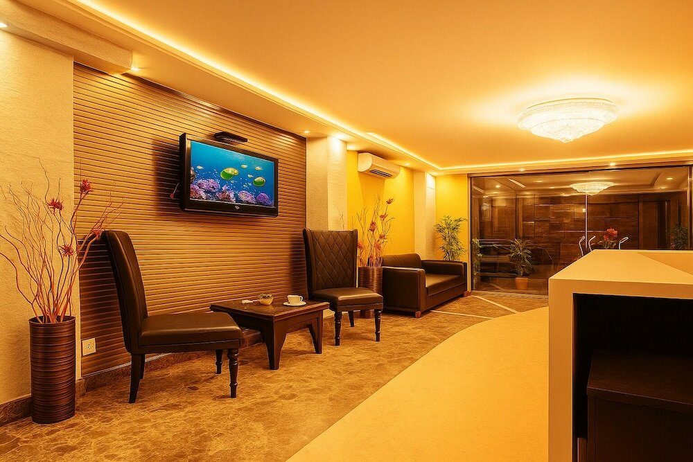 Фото Hotel Tjs Royale