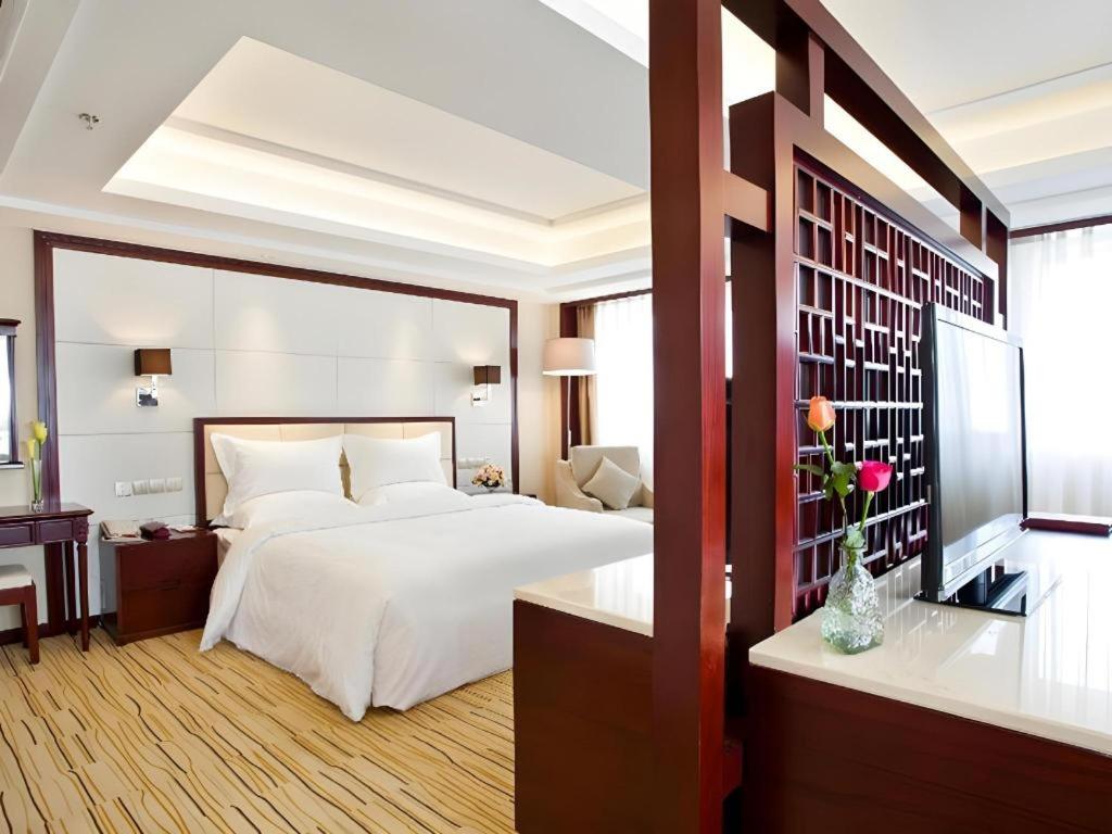 Фото Beijing GuiZhou Hotel