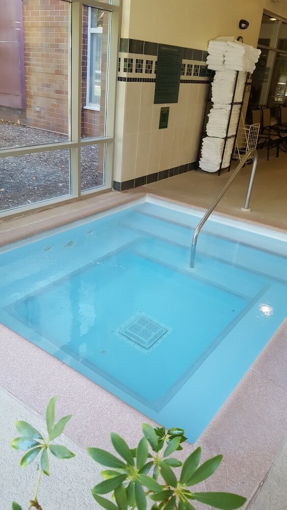 Фото Wyndham Moline on John Deere Commons