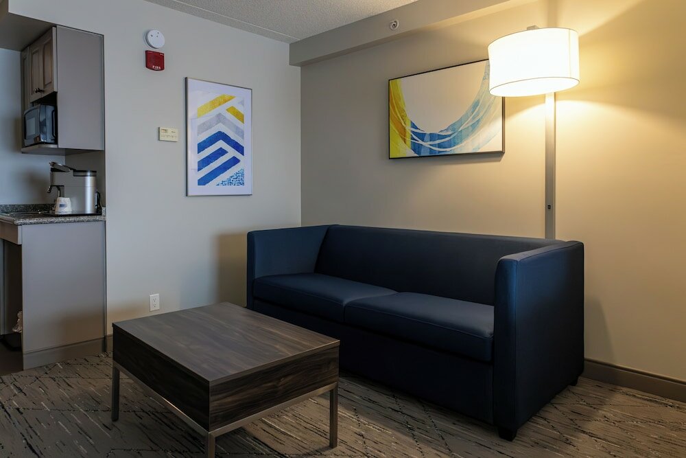 Фото Holiday Inn Express & Suites Brockville