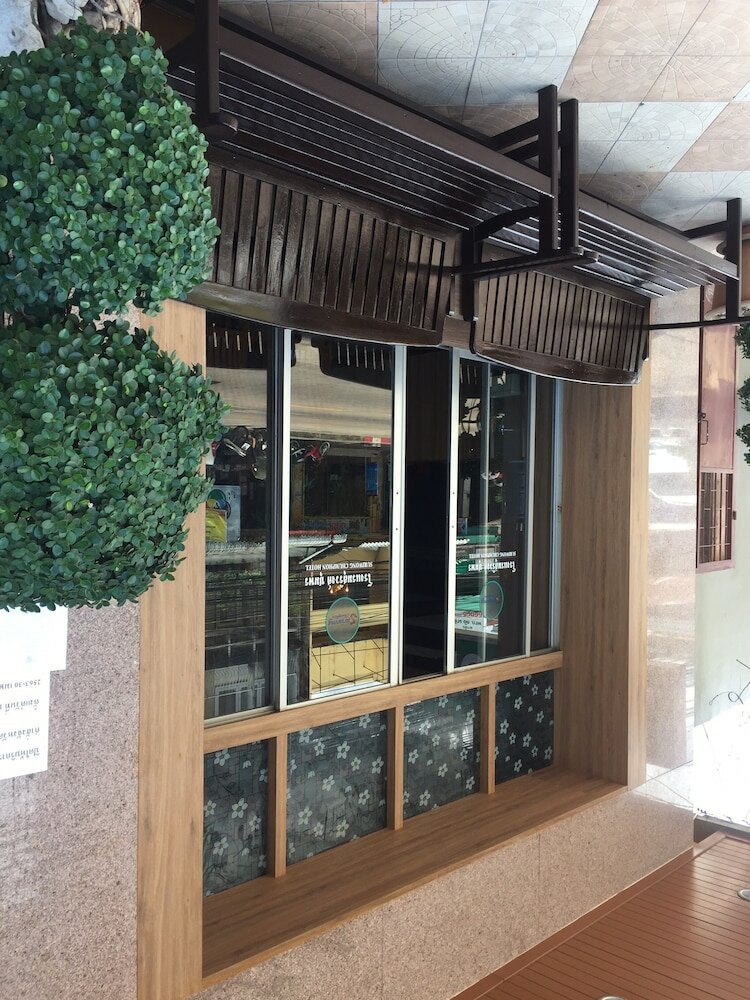 Фото Suriwong Chumphon Hotel