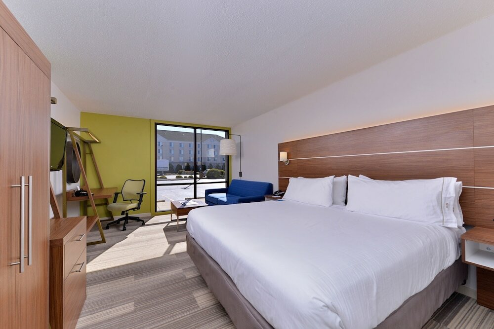 Фото Holiday Inn Express & Suites Springfield