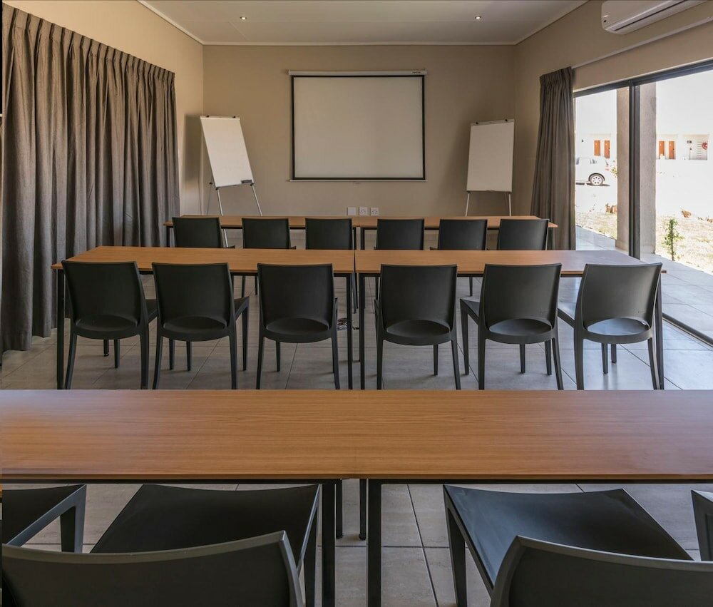 Фото Pofadder Inn by Country Hotels