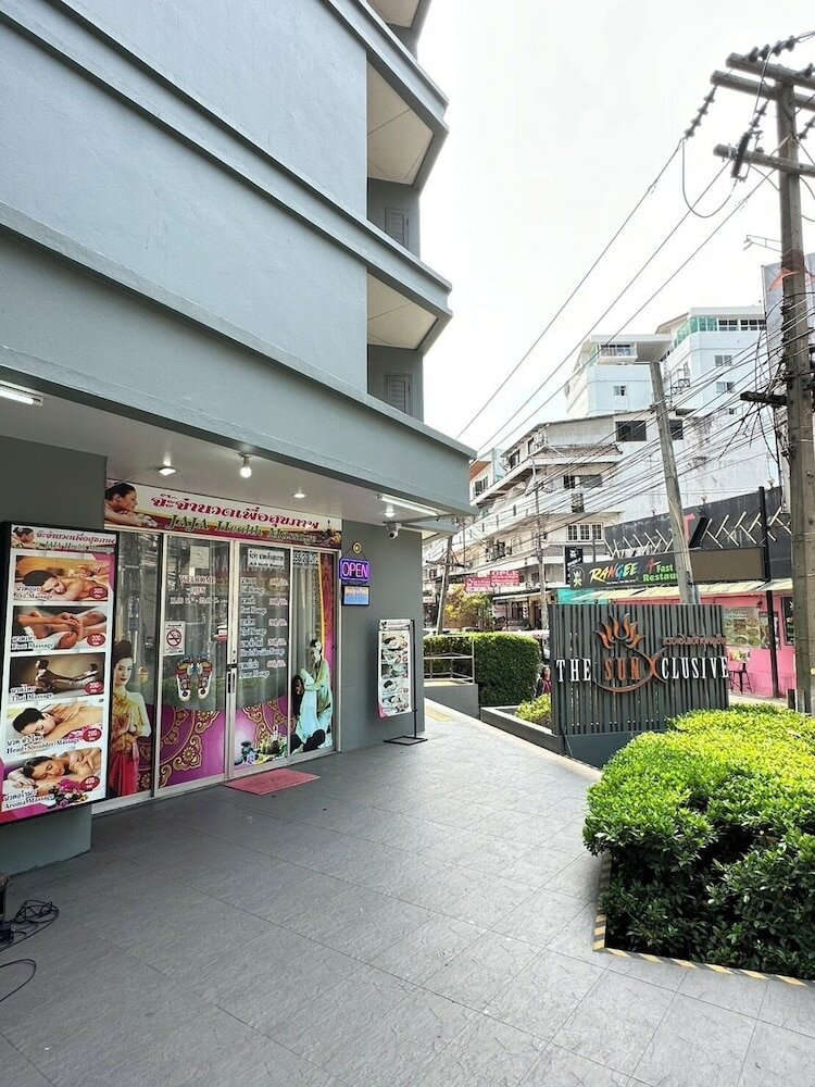 Фото The Sun Xclusive