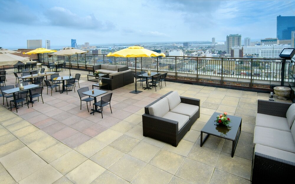 Фото The Claridge Hotel
