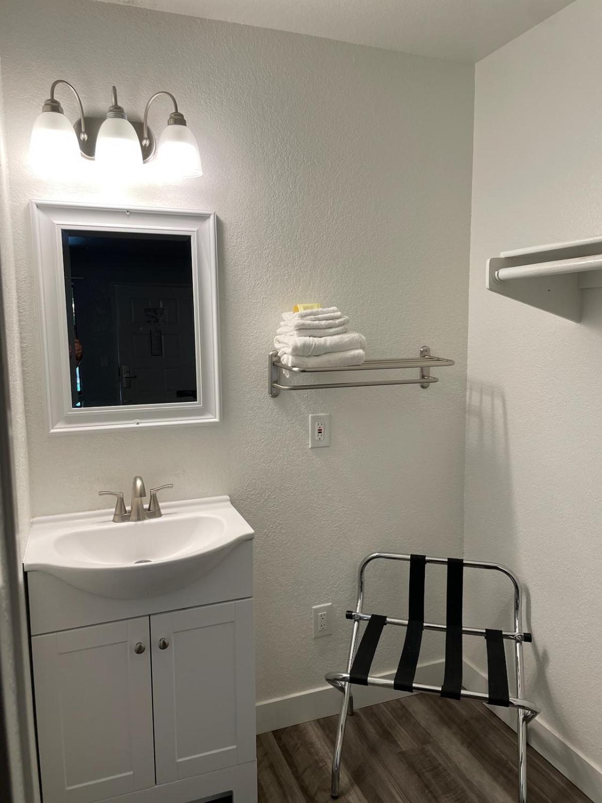 Фото Premier Inns Thousand Oaks