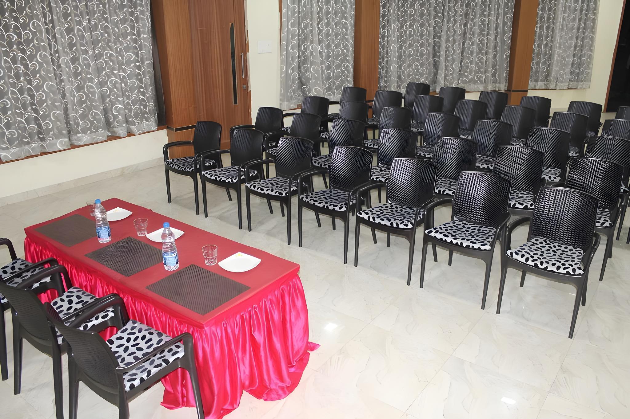 Фото Hotel Tapovan