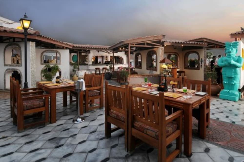 Фото The Orchid Hotel Mumbai Vile Parle