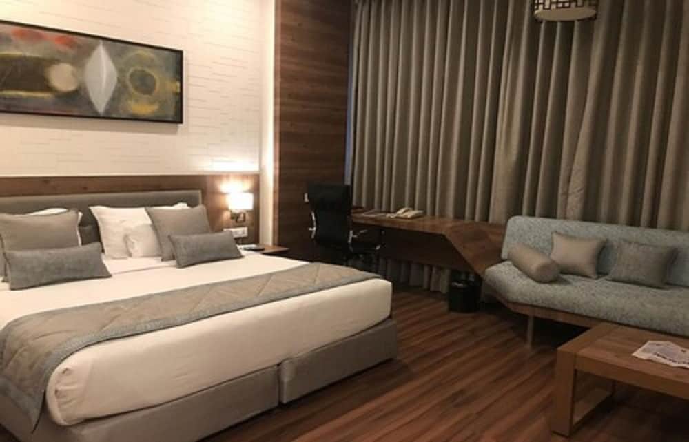 Фото Hotel Centre Point